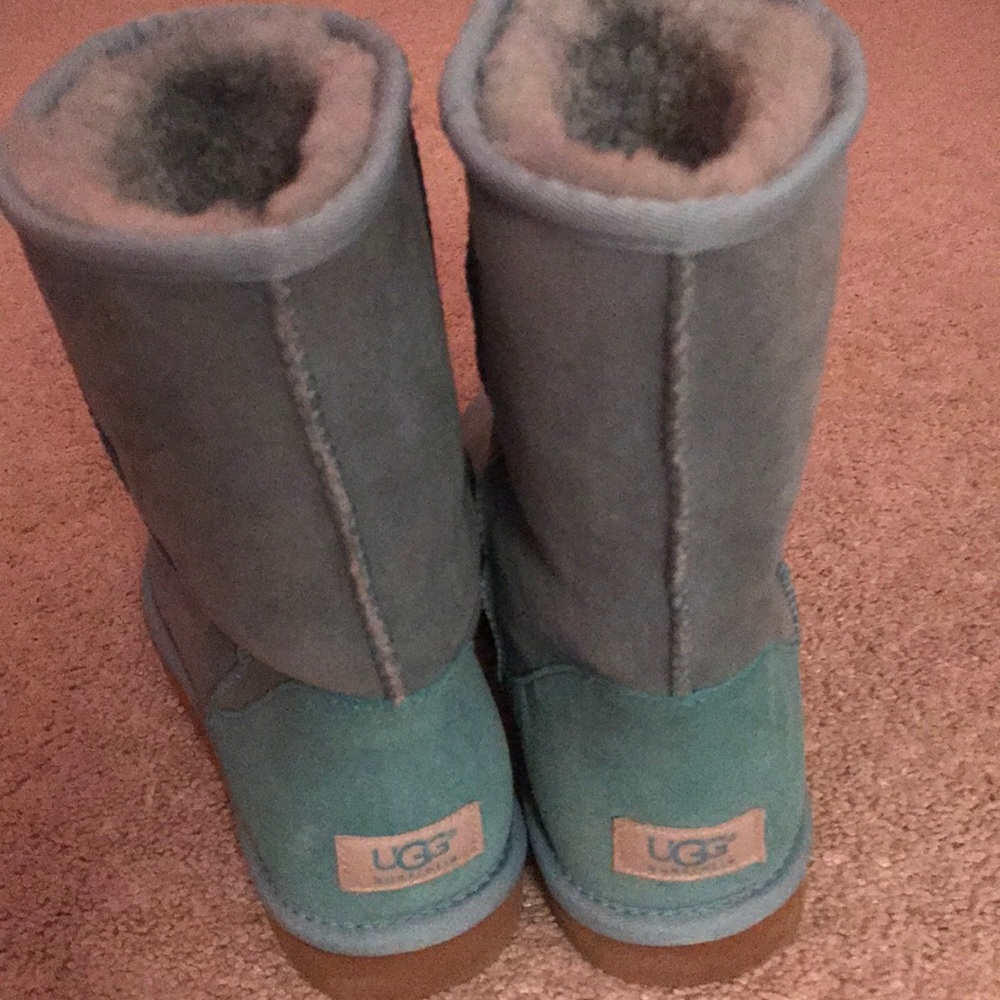 Uggs - image 1